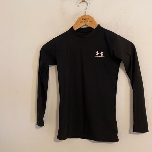UNDER ARMOUR BLACK YOUTH MEDIUM LONG SLEEVE - Picture 1 of 3